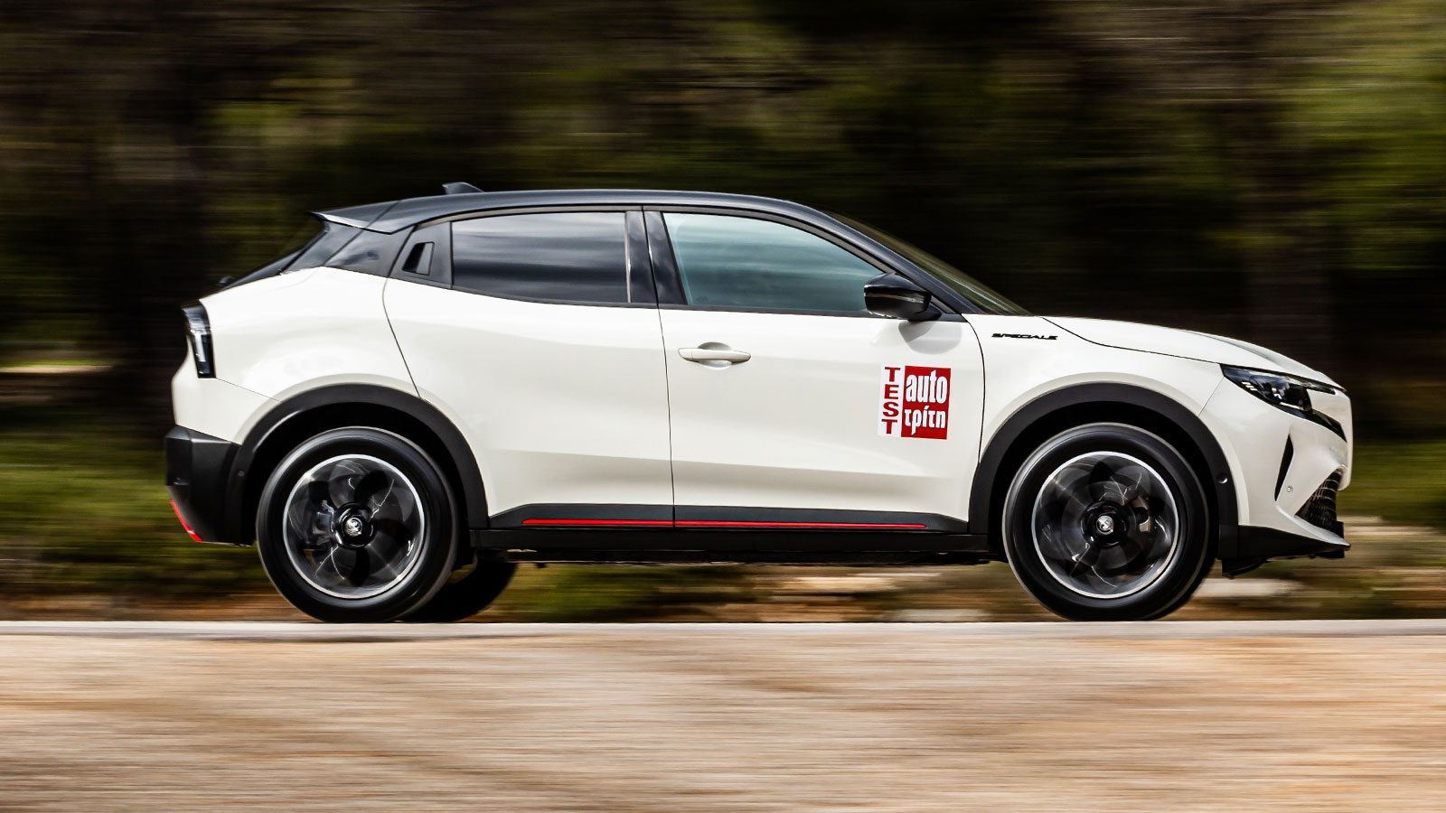 H ηλεκτρική Alfa Romeo Junior καλύπτεται με 4 χρόνια εργοστασιακής εγγύησης, ενώ η μπαταρία της καλύπτεται για 8 χρόνια.